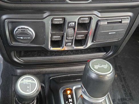 Used 2021 Jeep Wrangler Unlimited Sahara image 33