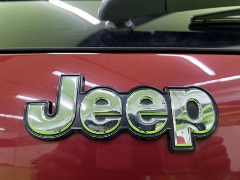 Used 2015 Jeep Cherokee Limited w/ Luxury Group AWD/4WD image 13