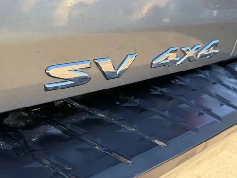 Used 2017 Nissan Titan SV AWD/4WD image 9