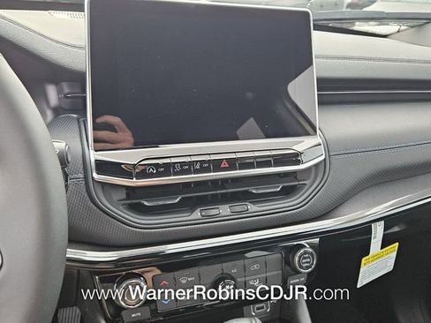 New 2026 Jeep Compass Latitude image 19