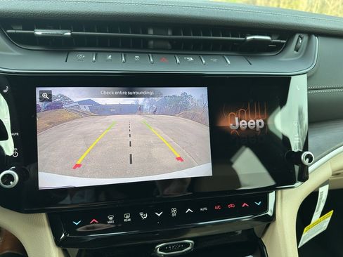 New 2026 Jeep Grand Cherokee Limited w/ Limited Altitude Package image 19