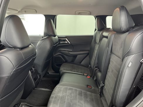 Used 2024 Mitsubishi Outlander SE Black Edition FWD image 14