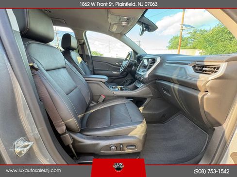Used 2020 GMC Acadia SLT w/ Driver Alert Package II FWD image 16