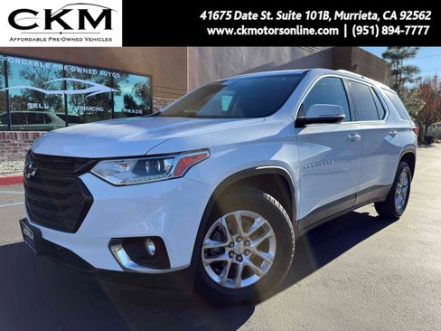 Used 2018 Chevrolet Traverse LT w/ LPO, Black Accent Package FWD image 1