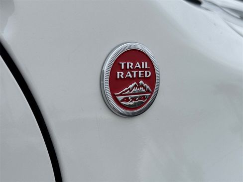 Used 2021 Jeep Renegade Trailhawk image 9