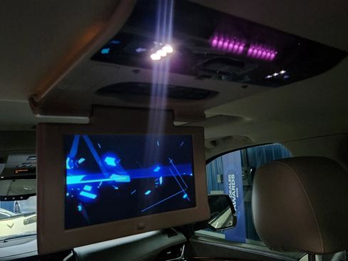 Used 2015 Cadillac Escalade Premium image 19