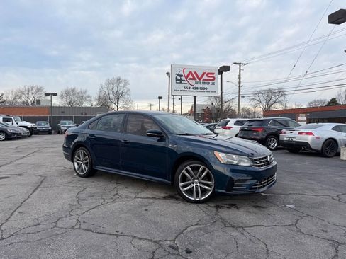 Used 2018 Volkswagen Passat 2.0T S image 1