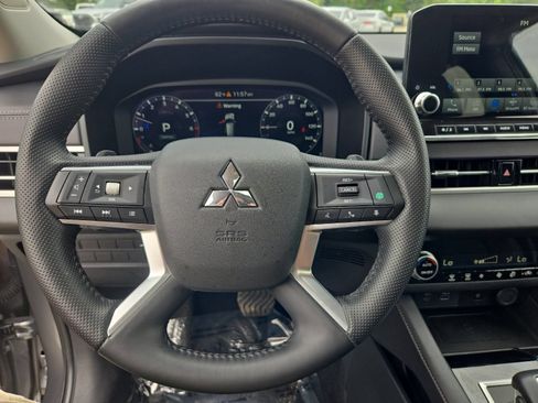 Used 2024 Mitsubishi Outlander SE AWD/4WD image 23