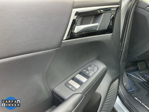 Used 2023 Mitsubishi Outlander SE image 25