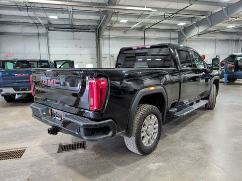 Used 2022 GMC Sierra 3500 Denali AWD/4WD image 3