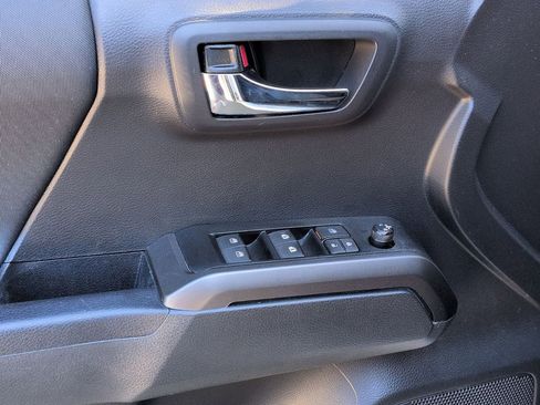 Used 2023 Toyota Tacoma TRD Off-Road image 9