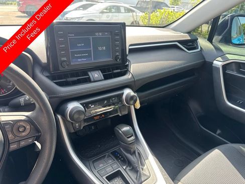 Used 2019 Toyota RAV4 LE w/ Carpet Mat Package FWD image 10