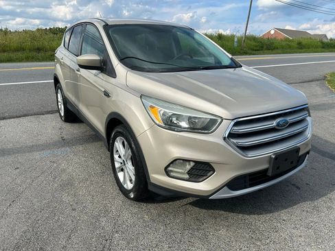 Used 2017 Ford Escape SE FWD image 1