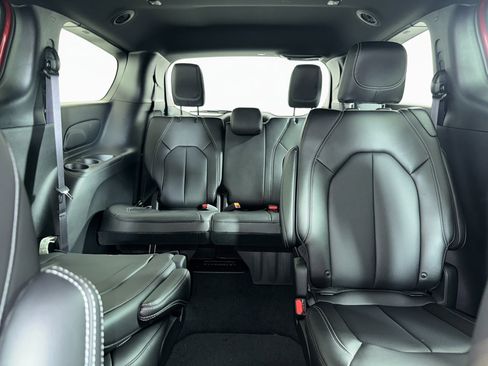 New 2026 Chrysler Pacifica Select image 5