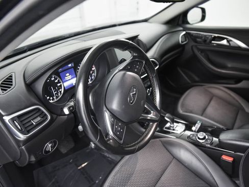 Used 2019 INFINITI QX30 Premium w/ Navigation Package image 16