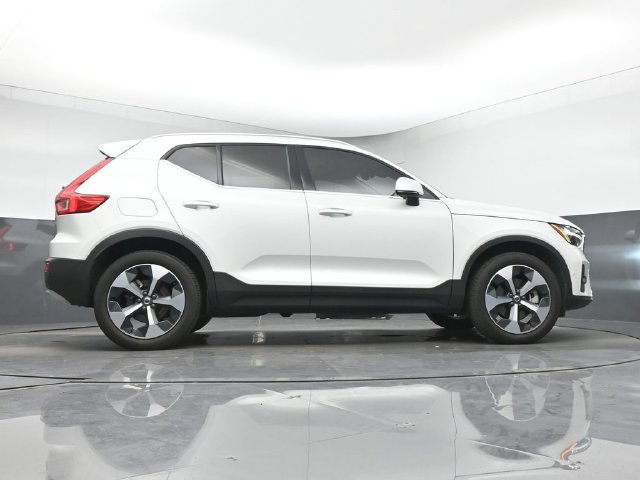 Used 2024 Volvo XC40 B5 Plus AWD/4WD image 17