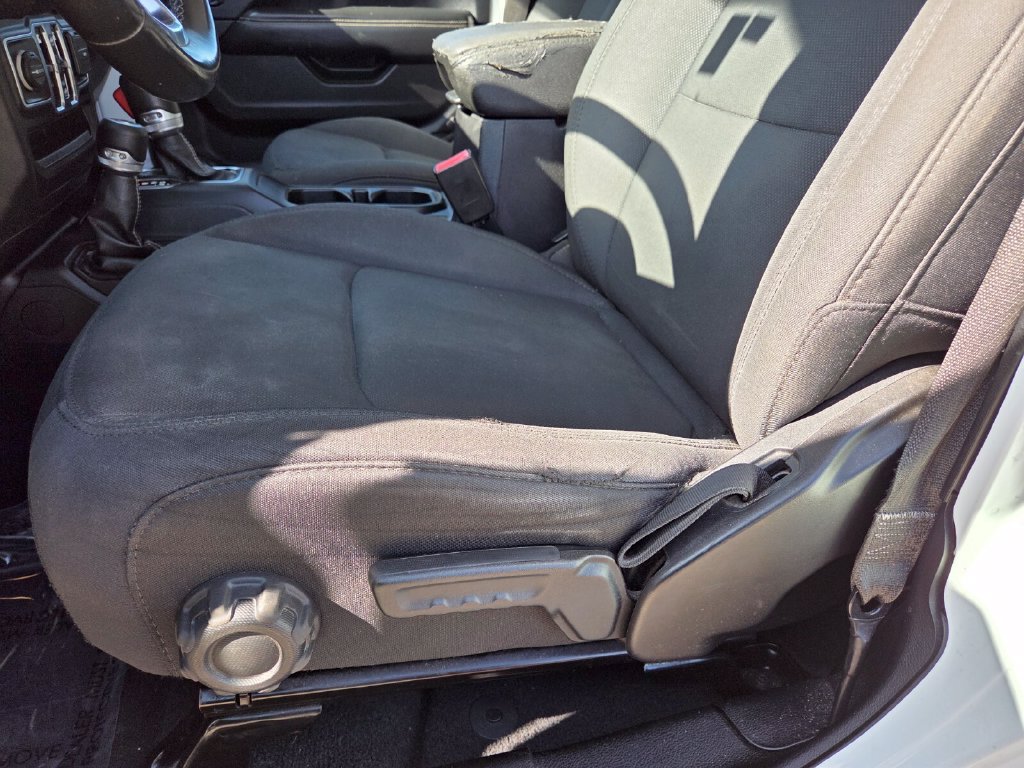 Used 2019 Jeep Wrangler Unlimited Sahara w/ Safety Group AWD/4WD image 10