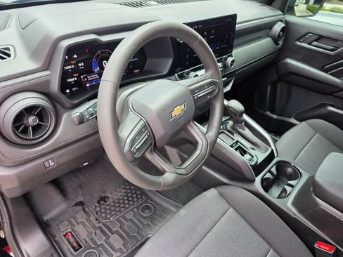 Used 2025 Chevrolet Colorado W/T RWD image 16