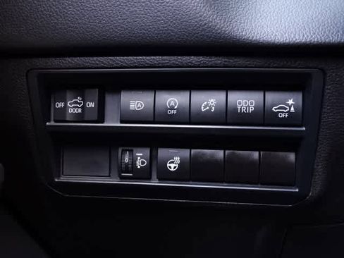 Used 2024 Toyota Tundra Limited AWD/4WD image 39