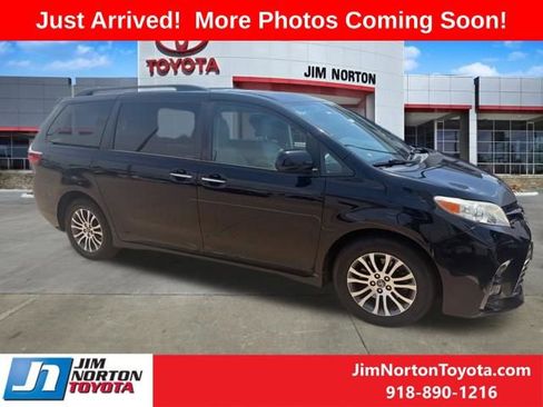 Used 2020 Toyota Sienna XLE FWD image 1