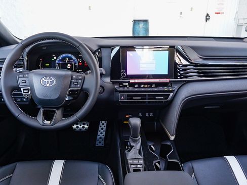 New 2026 Toyota Camry Hybrid FWD image 16