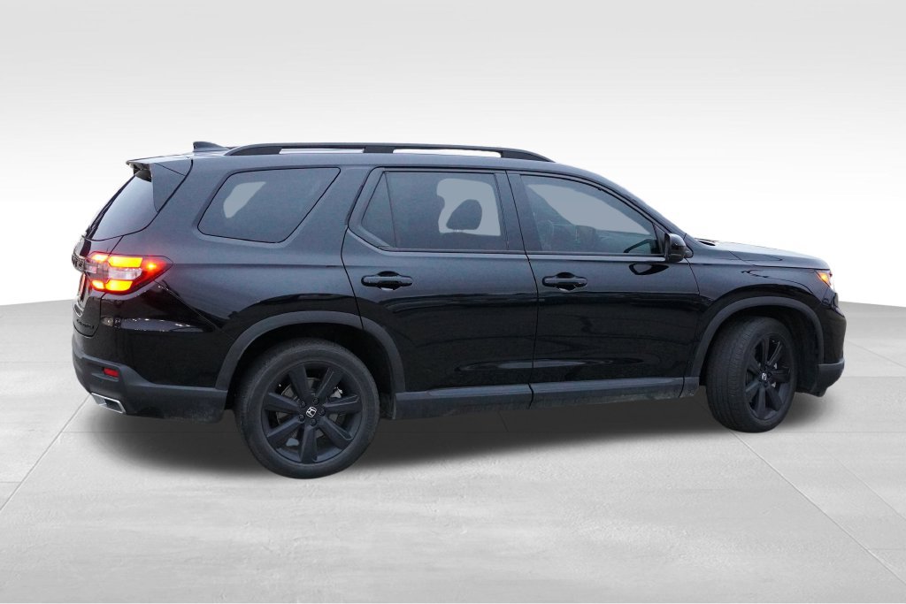 Used 2025 Honda Pilot Black Edition image 4