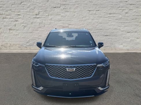 Used 2025 Cadillac XT6 Premium Luxury image 2
