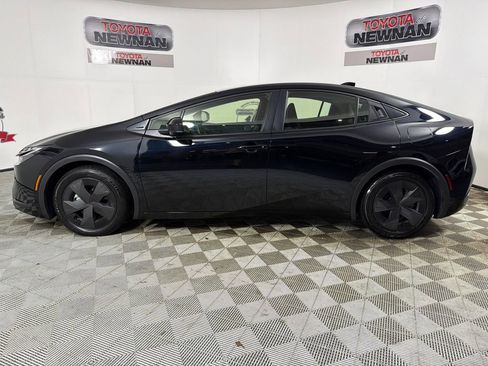 Used 2025 Toyota Prius Plug-In Hybrid FWD image 6