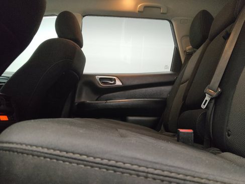 Used 2019 Nissan Pathfinder S FWD image 18