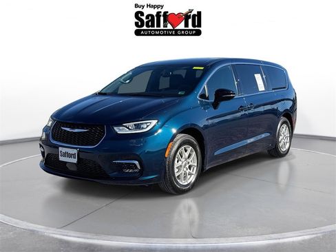 Used 2025 Chrysler Pacifica Select image 1