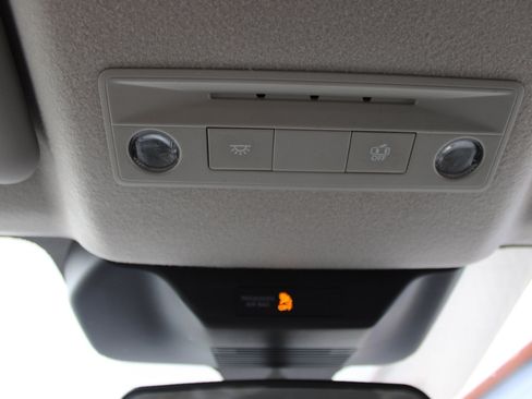 Used 2025 Nissan Kicks SV image 31