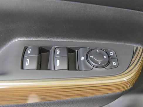 Used 2021 GMC Acadia SLE w/ Driver Convenience Package image 16