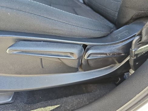 Used 2025 Honda HR-V LX image 32