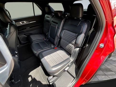 Used 2025 Ford Explorer ST-Line RWD image 23