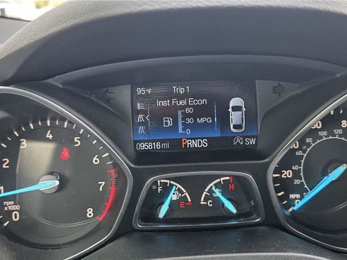 Used 2017 Ford Escape SE FWD image 17