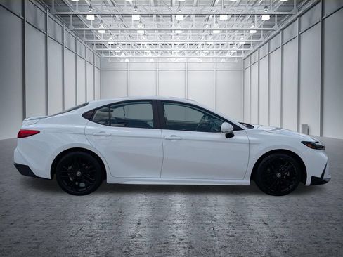 Used 2025 Toyota Camry SE FWD image 7