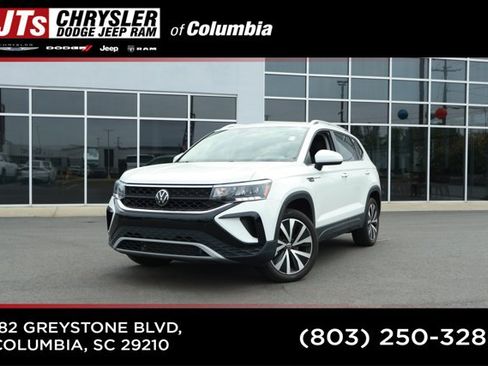 Used 2023 Volkswagen Taos SE FWD image 1