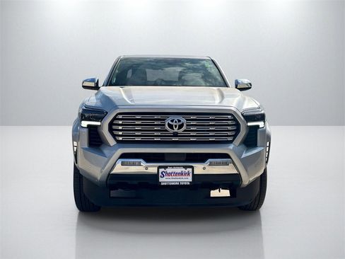 Used 2024 Toyota Tacoma Limited image 2