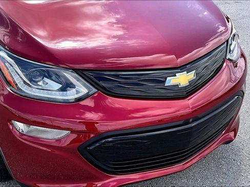 Used 2020 Chevrolet Bolt Premier w/ Infotainment Package FWD image 27