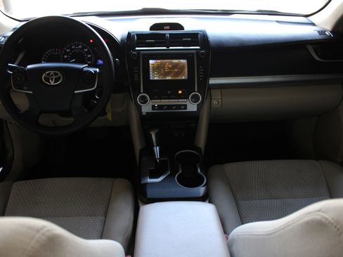 Used 2012 Toyota Camry LE FWD image 13