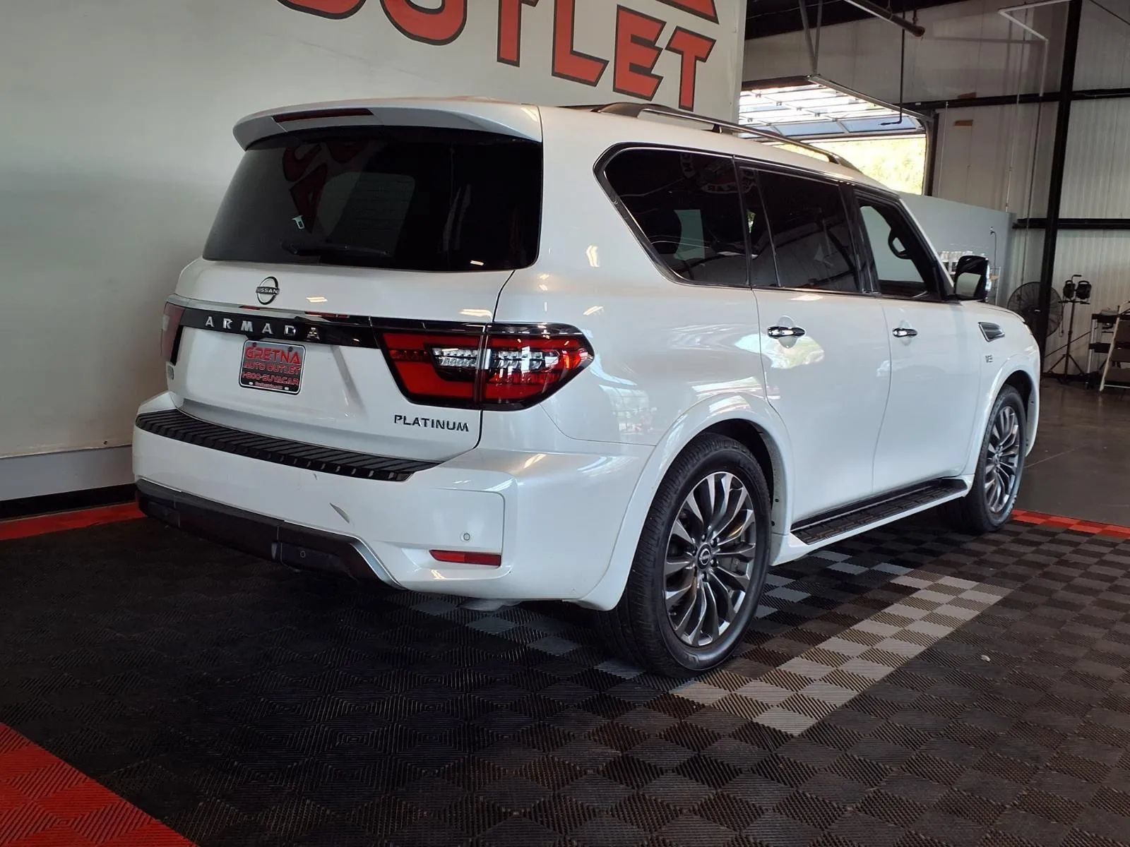 Used 2022 Nissan Armada Platinum w/ Captain's Chairs Package AWD/4WD image 9