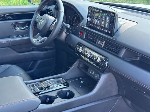 New 2025 Honda Pilot TrailSport image 9