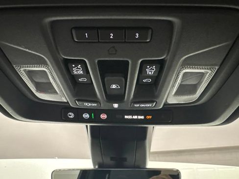 Used 2020 Chevrolet Silverado 1500 High Country w/ Technology Package AWD/4WD image 23