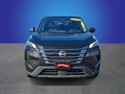 Used 2024 Nissan Rogue S image 2
