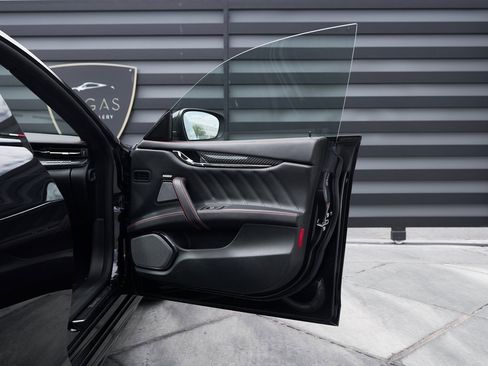 Used 2021 Maserati Quattroporte Trofeo image 30