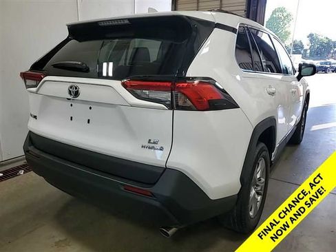 Used 2024 Toyota RAV4 LE AWD/4WD image 21