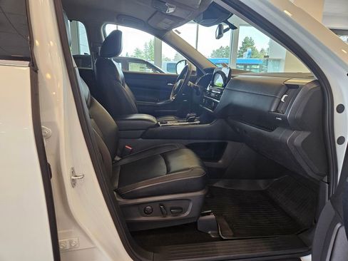 Used 2023 Nissan Pathfinder SL AWD/4WD image 24