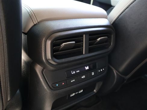 Used 2023 Honda Pilot Touring image 16