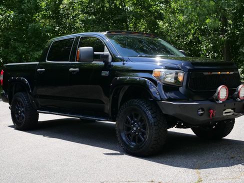 Used 2015 Toyota Tundra SR5 w/ TRD Off Road Package AWD/4WD image 4