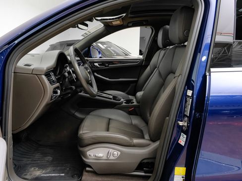 Used 2023 Porsche Macan Turbo AWD/4WD image 4